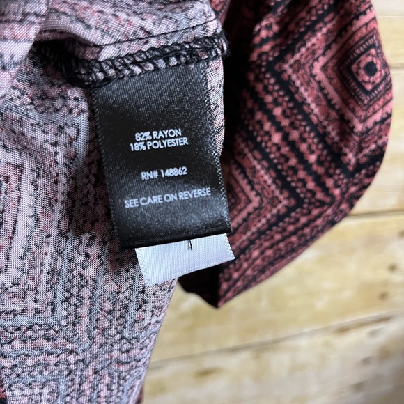 Torrid Women’s Harper Challis 3/4 Roll Tab Sleeve Printed Blouse Top EUC Size 2X - Picture 6 of 6